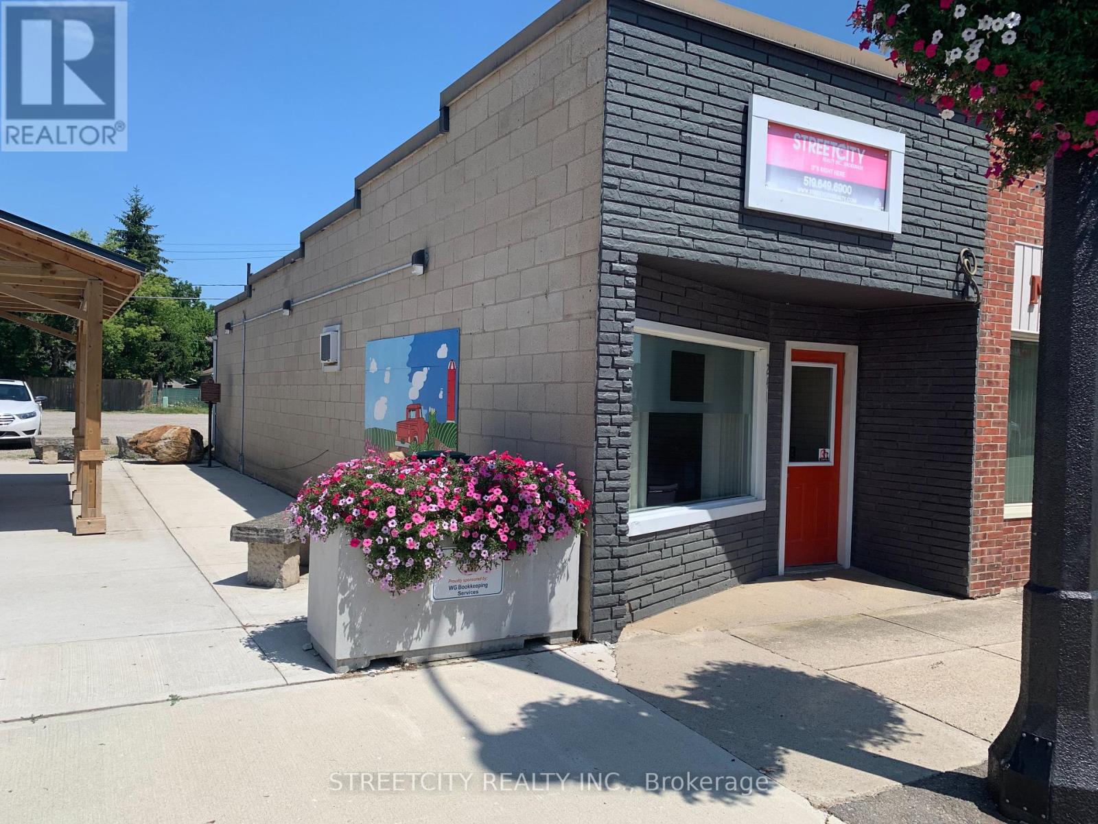 241 Main Street, Southwest Middlesex, Ontario  N0L 1M0 - Photo 4 - X12325127