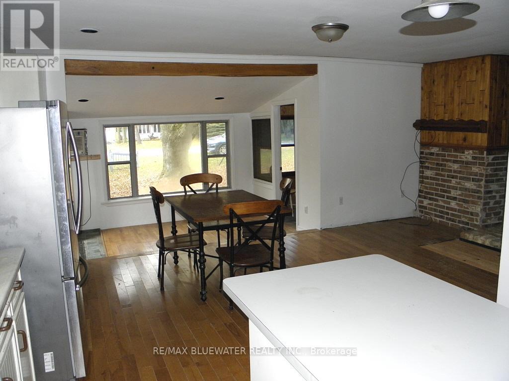 6342 London Road, Lambton Shores, Ontario  N0N 1J1 - Photo 10 - X12325163