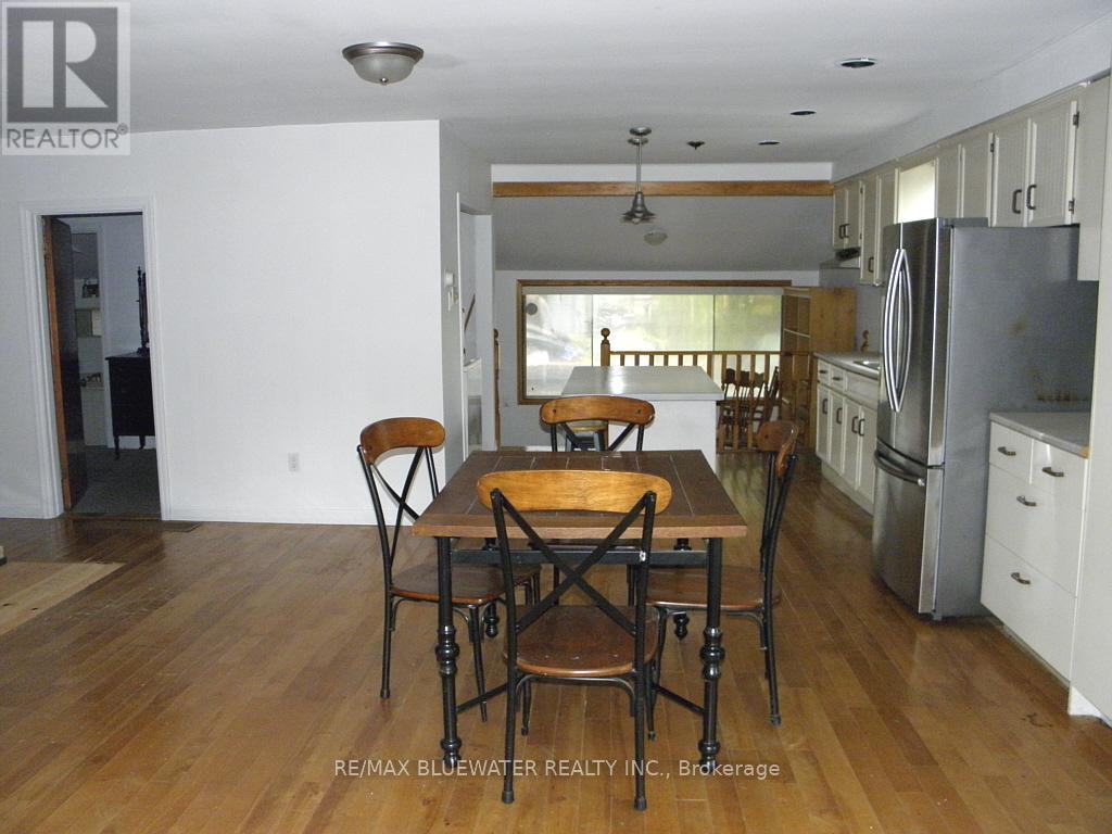 6342 London Road, Lambton Shores, Ontario  N0N 1J1 - Photo 13 - X12325163