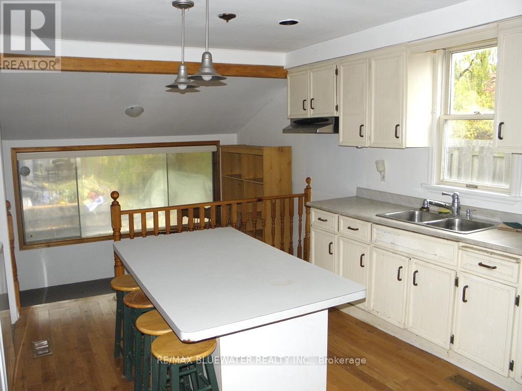 6342 London Road, Lambton Shores, Ontario  N0N 1J1 - Photo 15 - X12325163