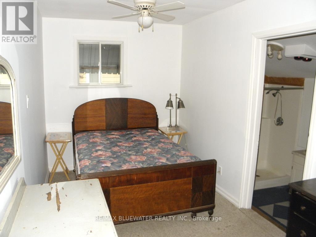 6342 London Road, Lambton Shores, Ontario  N0N 1J1 - Photo 17 - X12325163