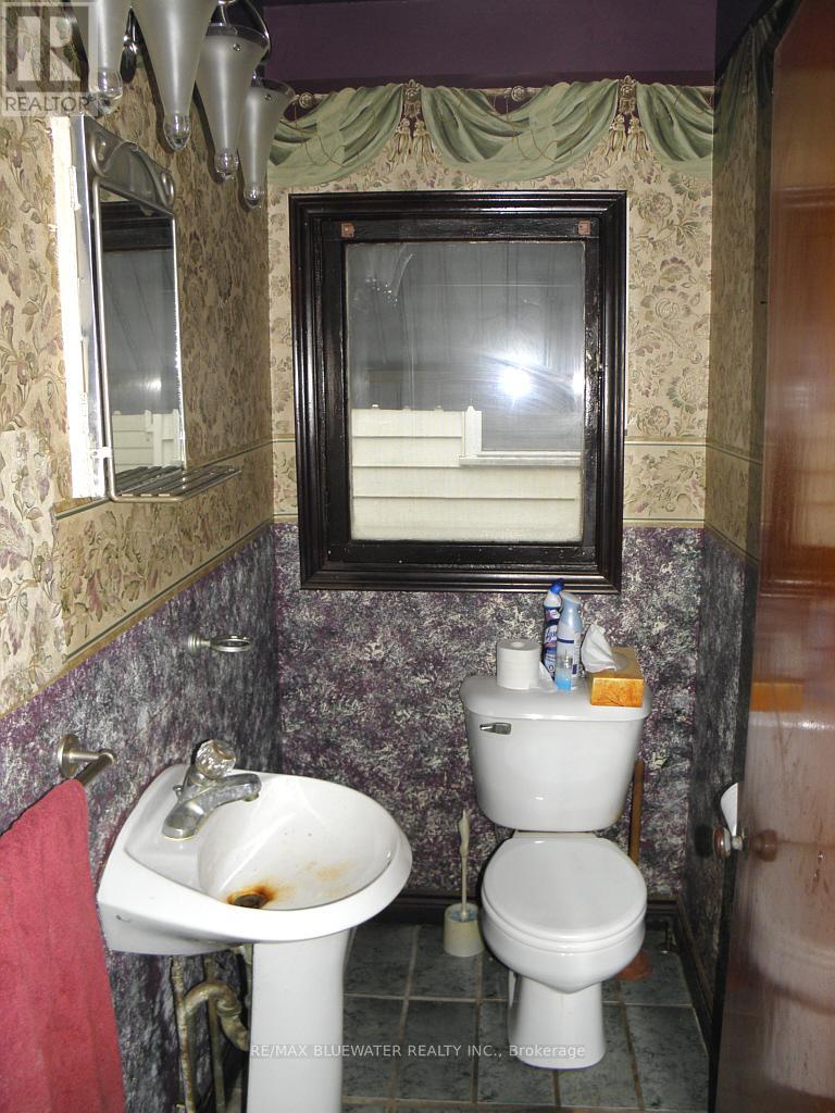 6342 London Road, Lambton Shores, Ontario  N0N 1J1 - Photo 20 - X12325163