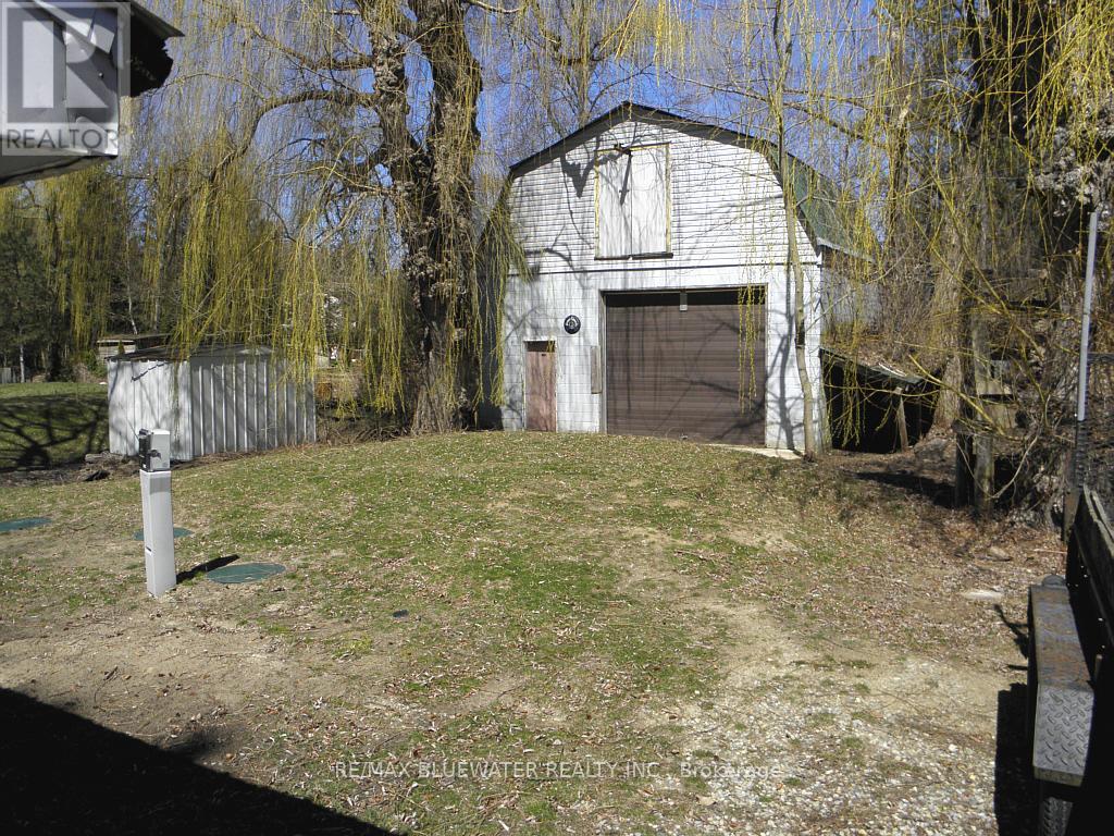 6342 London Road, Lambton Shores, Ontario  N0N 1J1 - Photo 21 - X12325163