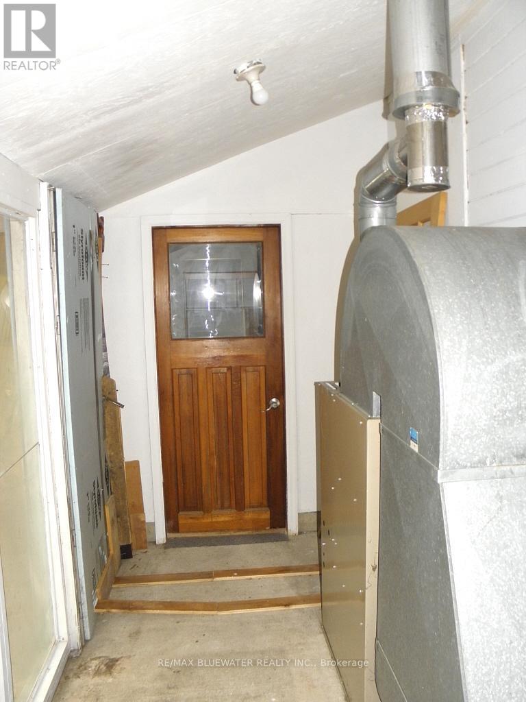6342 London Road, Lambton Shores, Ontario  N0N 1J1 - Photo 24 - X12325163