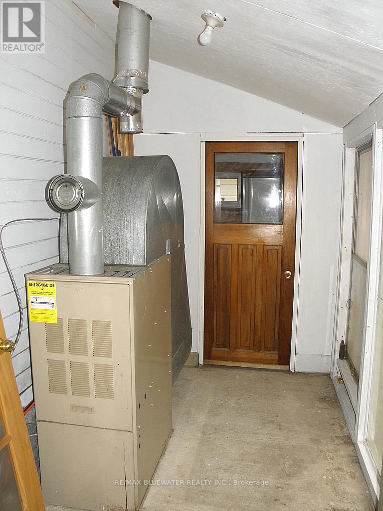 6342 London Road, Lambton Shores, Ontario  N0N 1J1 - Photo 25 - X12325163