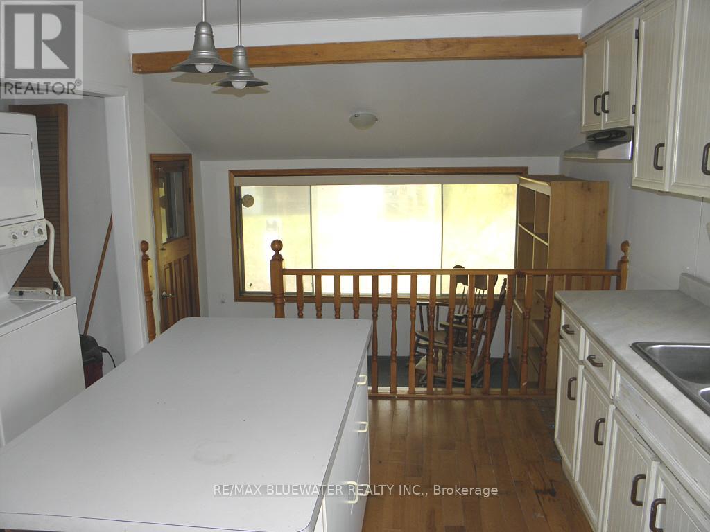 6342 London Road, Lambton Shores, Ontario  N0N 1J1 - Photo 6 - X12325163