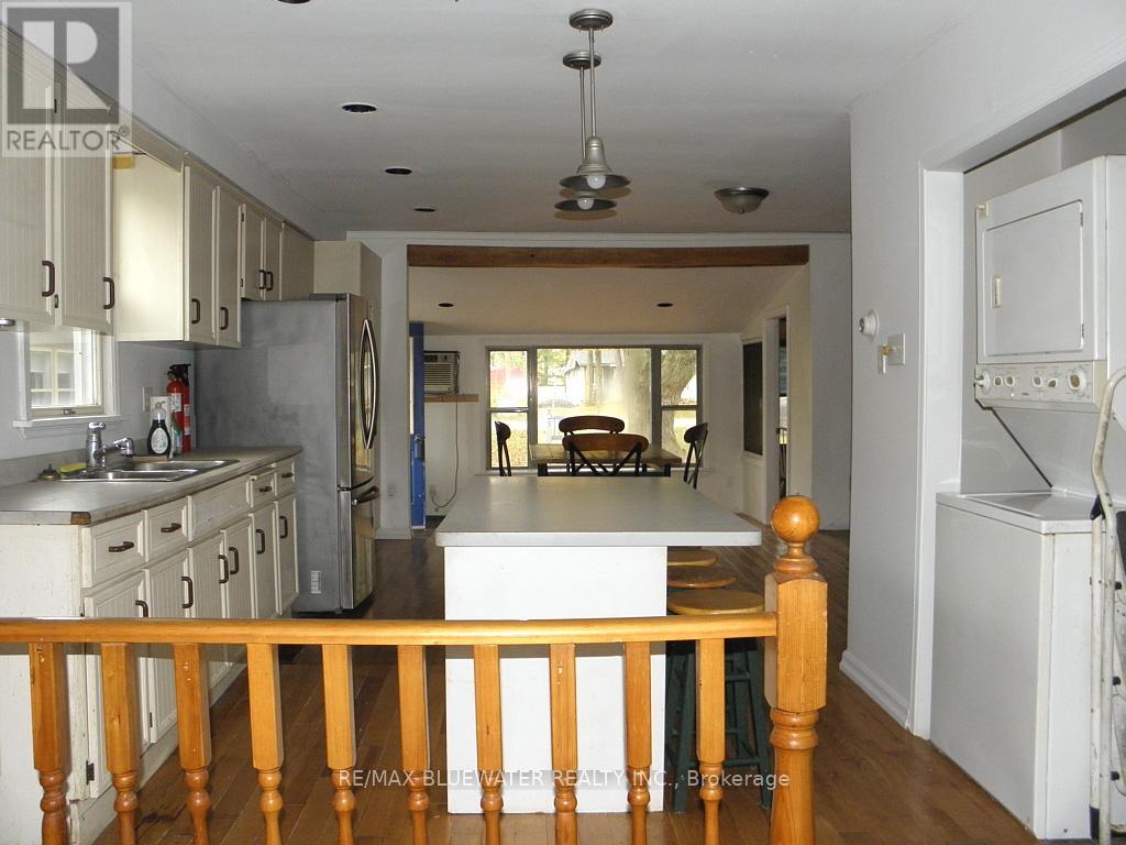 6342 London Road, Lambton Shores, Ontario  N0N 1J1 - Photo 9 - X12325163