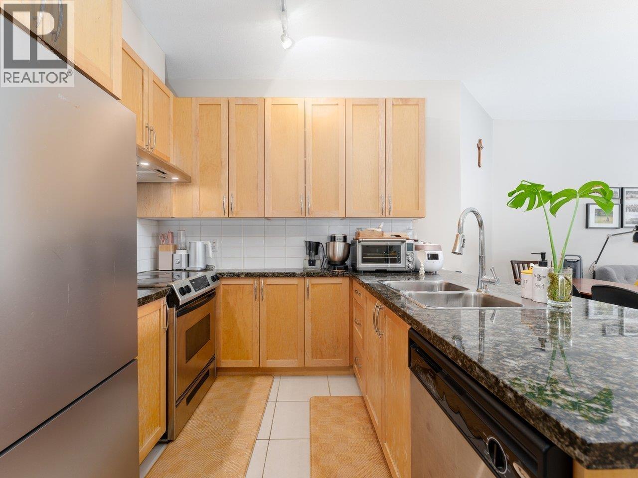 1004 6823 Station Hill Drive, Burnaby, British Columbia  V3N 0A9 - Photo 2 - R3033353