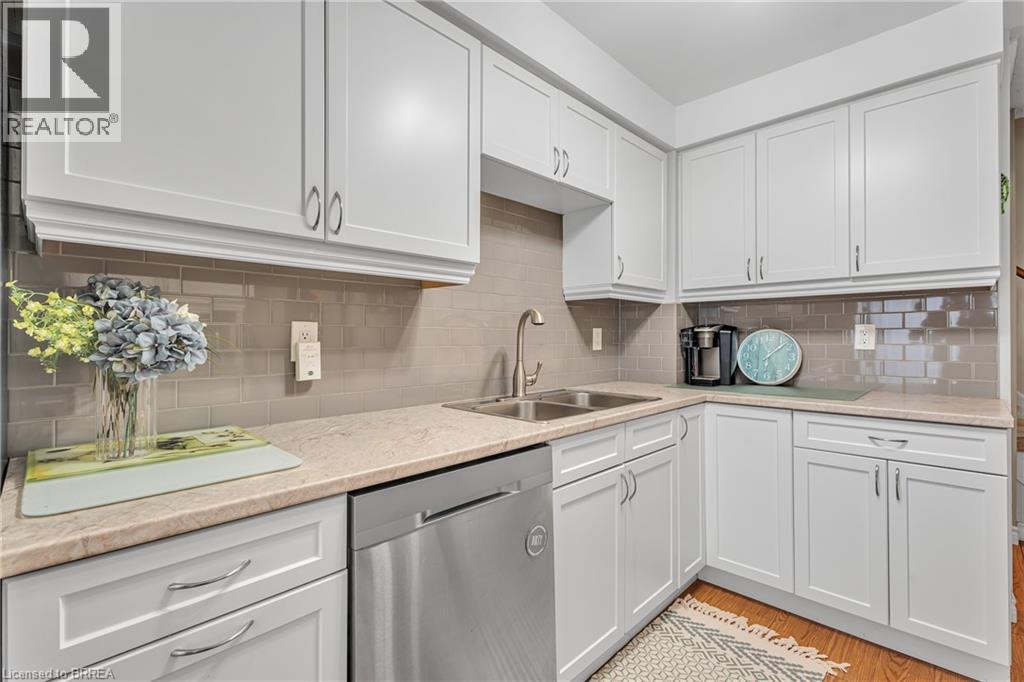 2366 Brunswick Court, Burlington, Ontario  L7P 4P1 - Photo 16 - 40742141