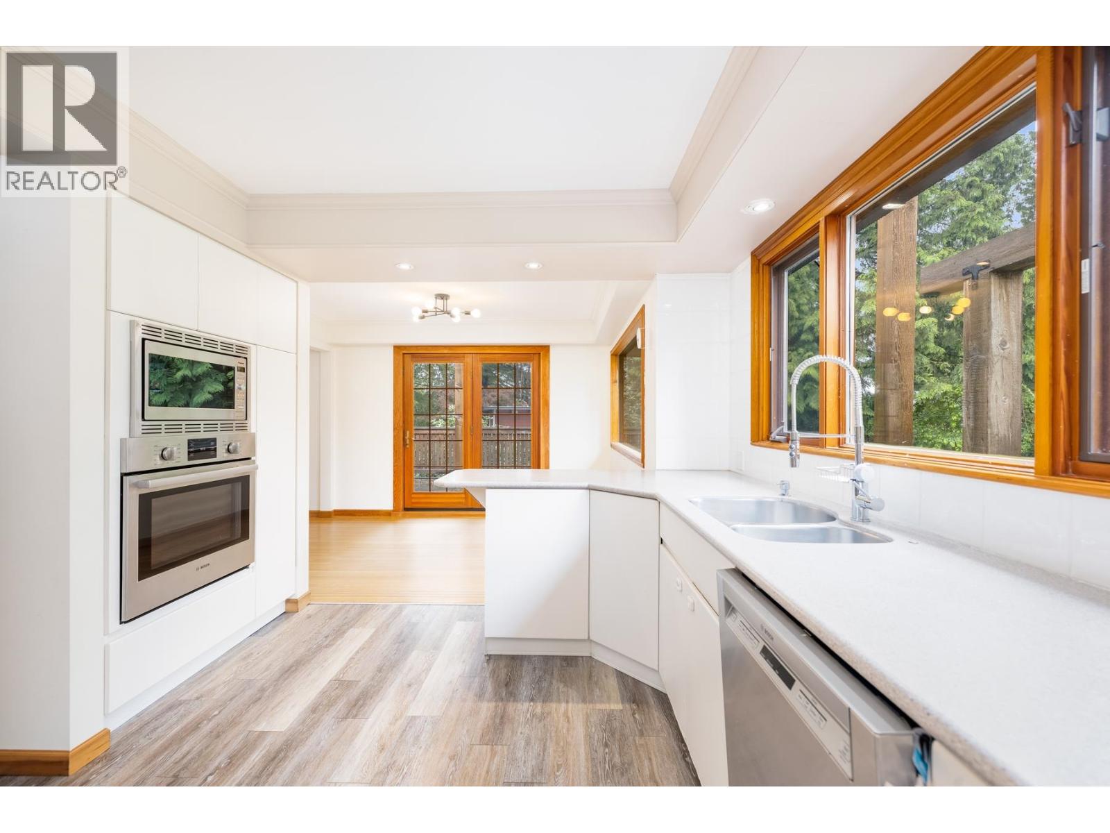 1561 Merlynn Crescent, North Vancouver, British Columbia  V7J 2X9 - Photo 10 - R3033367