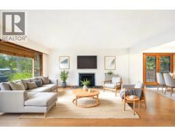 1561 MERLYNN CRESCENT