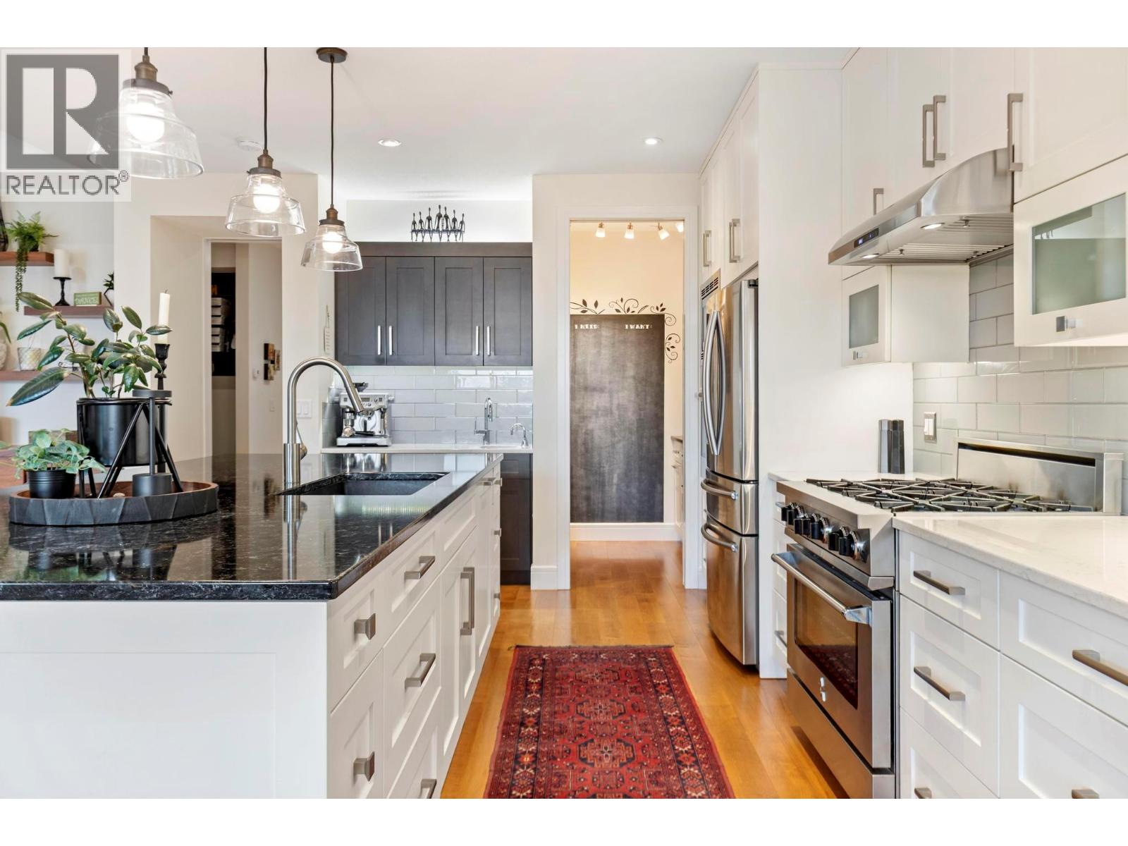 Property at 2419 Orsini Place image 4