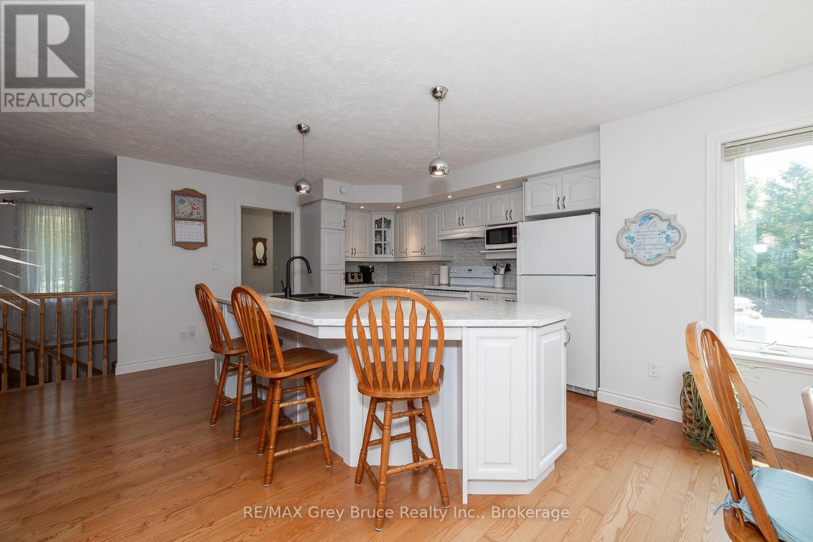 118220 Sideroad 115, Georgian Bluffs, Ontario  N4K 5N7 - Photo 11 - X12325125