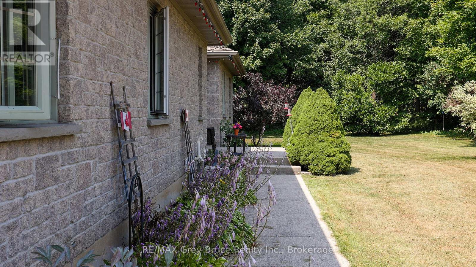 118220 Sideroad 115, Georgian Bluffs, Ontario  N4K 5N7 - Photo 3 - X12325125