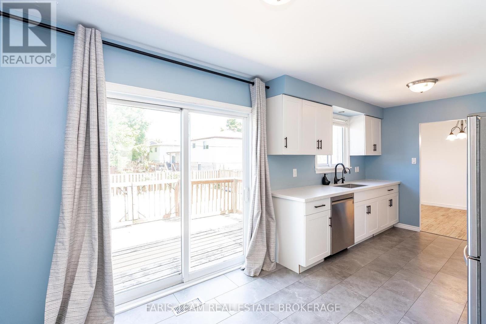 Property at 368 LESLIE AVENUE image 3
