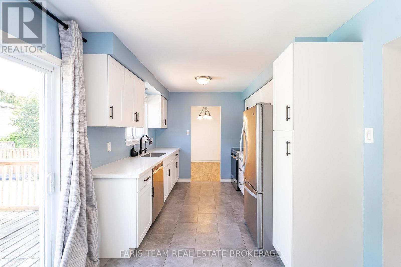 Property at 368 LESLIE AVENUE image 4