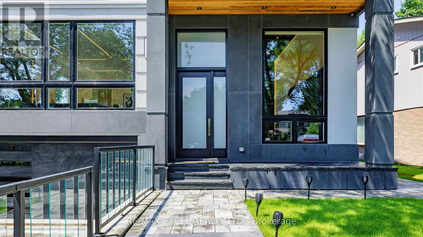 Property at 22 SANDERSON CRESCENT image 2