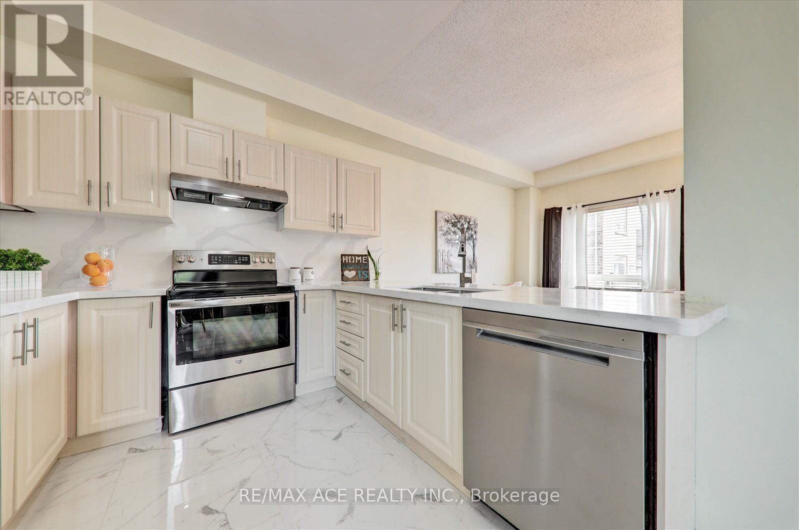 31 Cherryplum Way, Brampton (Bramalea North Industrial), Ontario  L6S 6J4 - Photo 14 - W12325021