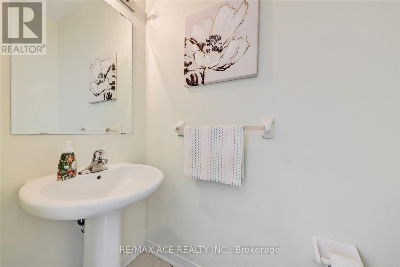 31 Cherryplum Way, Brampton (Bramalea North Industrial), Ontario  L6S 6J4 - Photo 7 - W12325021