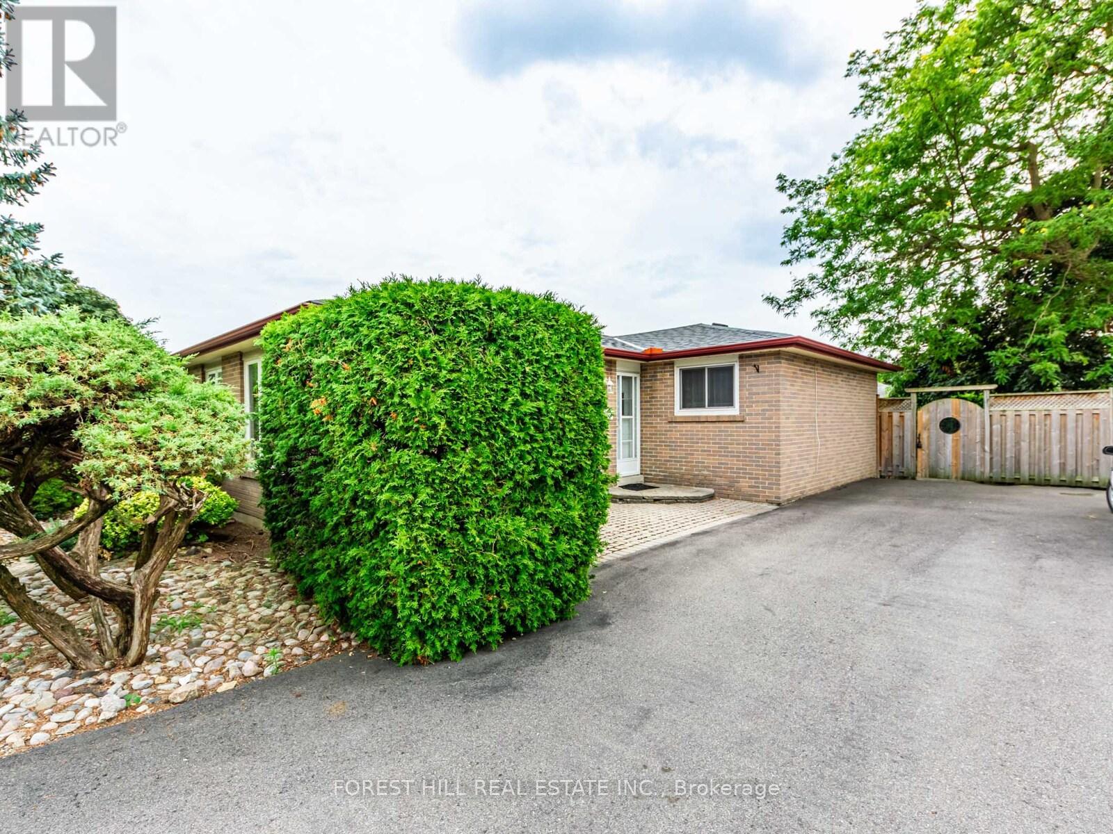 19 Drayton Crescent, Brampton, Ontario  L6T 3G6 - Photo 3 - W12325031