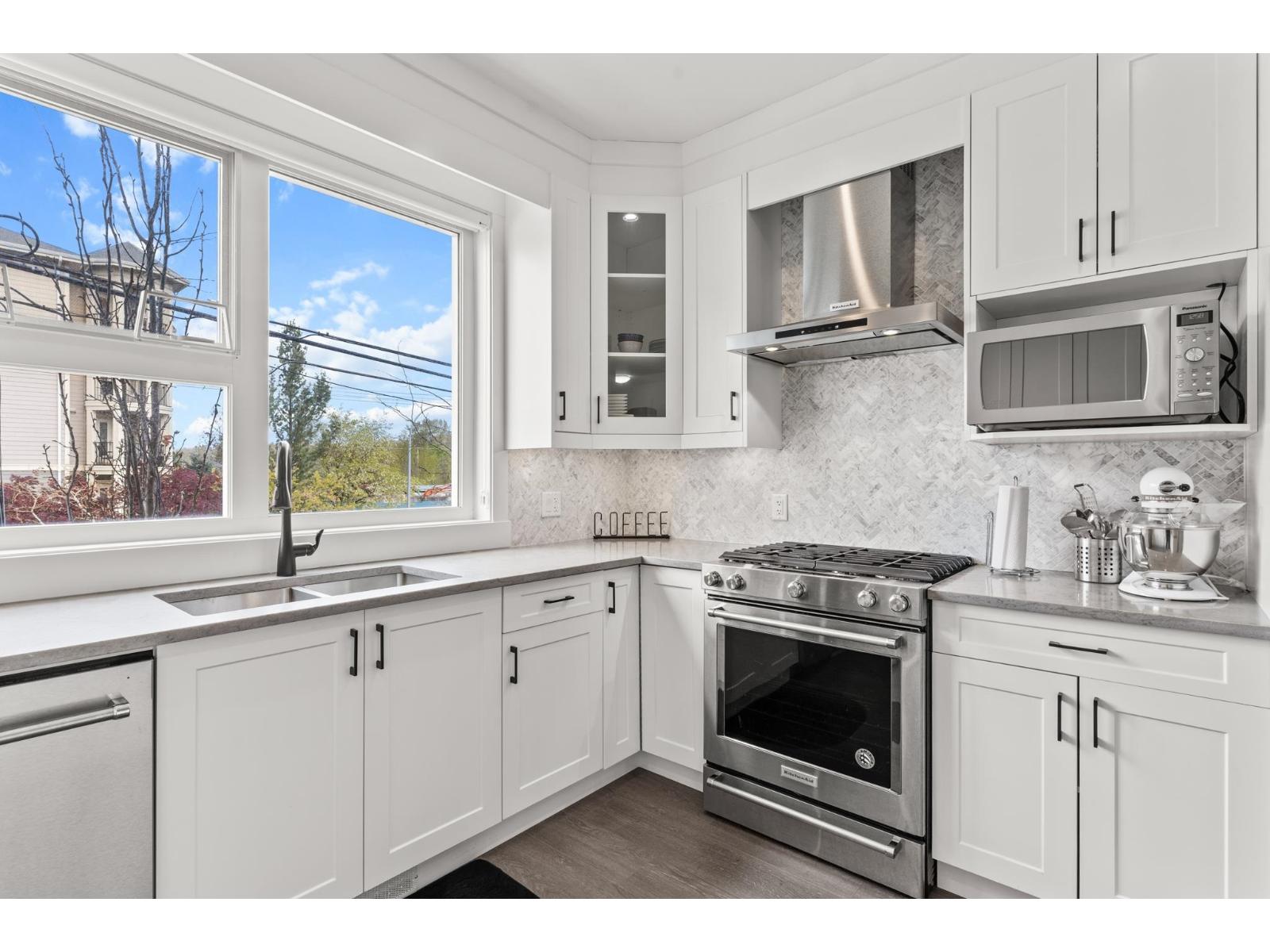 Property at 11 22334 48 AVENUE image 4