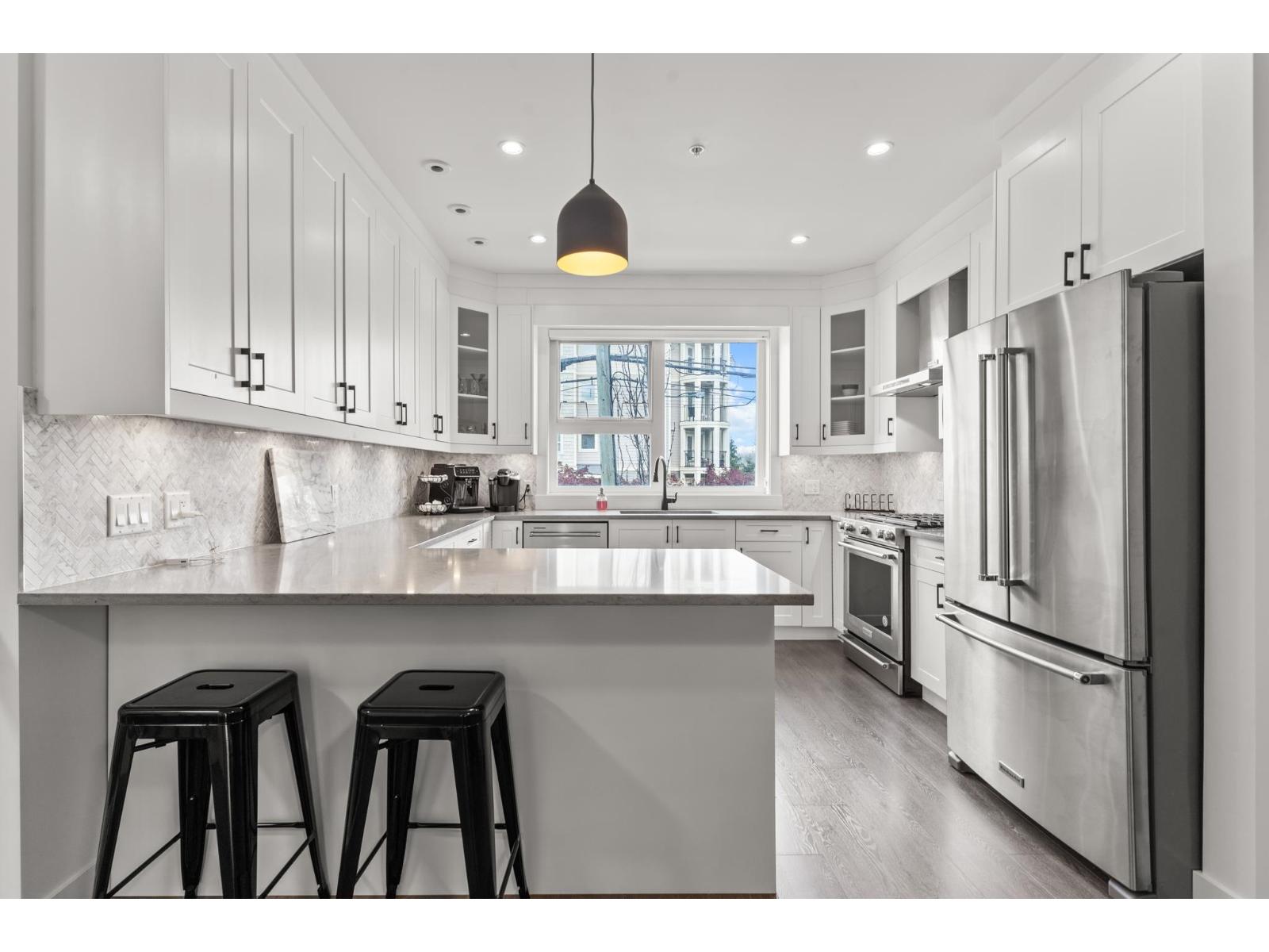 Property at 11 22334 48 AVENUE image 3