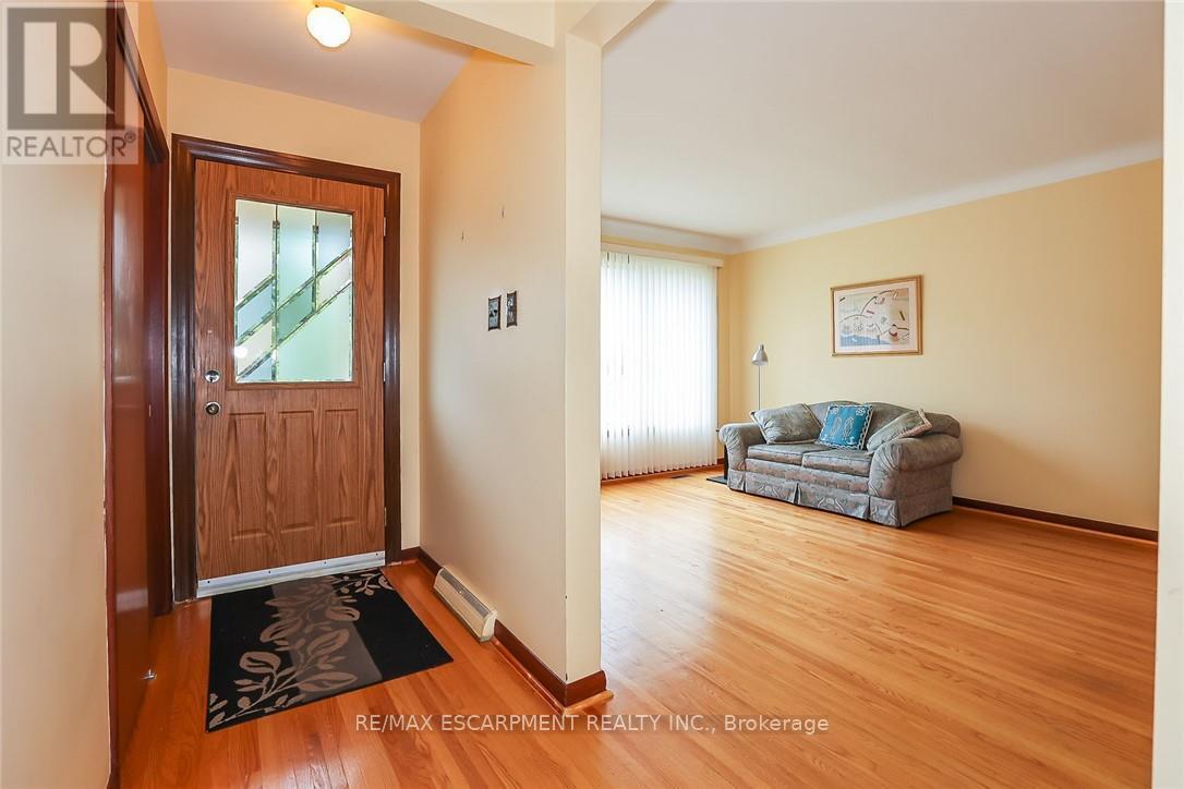 5750 Hodgson Avenue, Niagara Falls, Ontario  L2H 1H5 - Photo 5 - X12325106