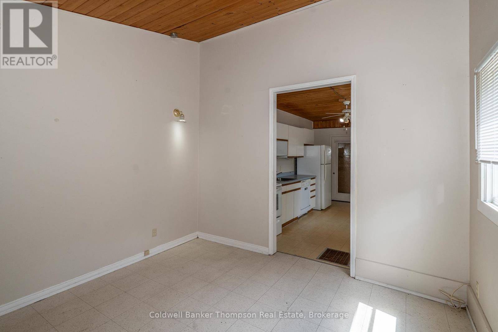 135 Ontario Street, Burk's Falls, Ontario  P0A 1C0 - Photo 5 - X12325248