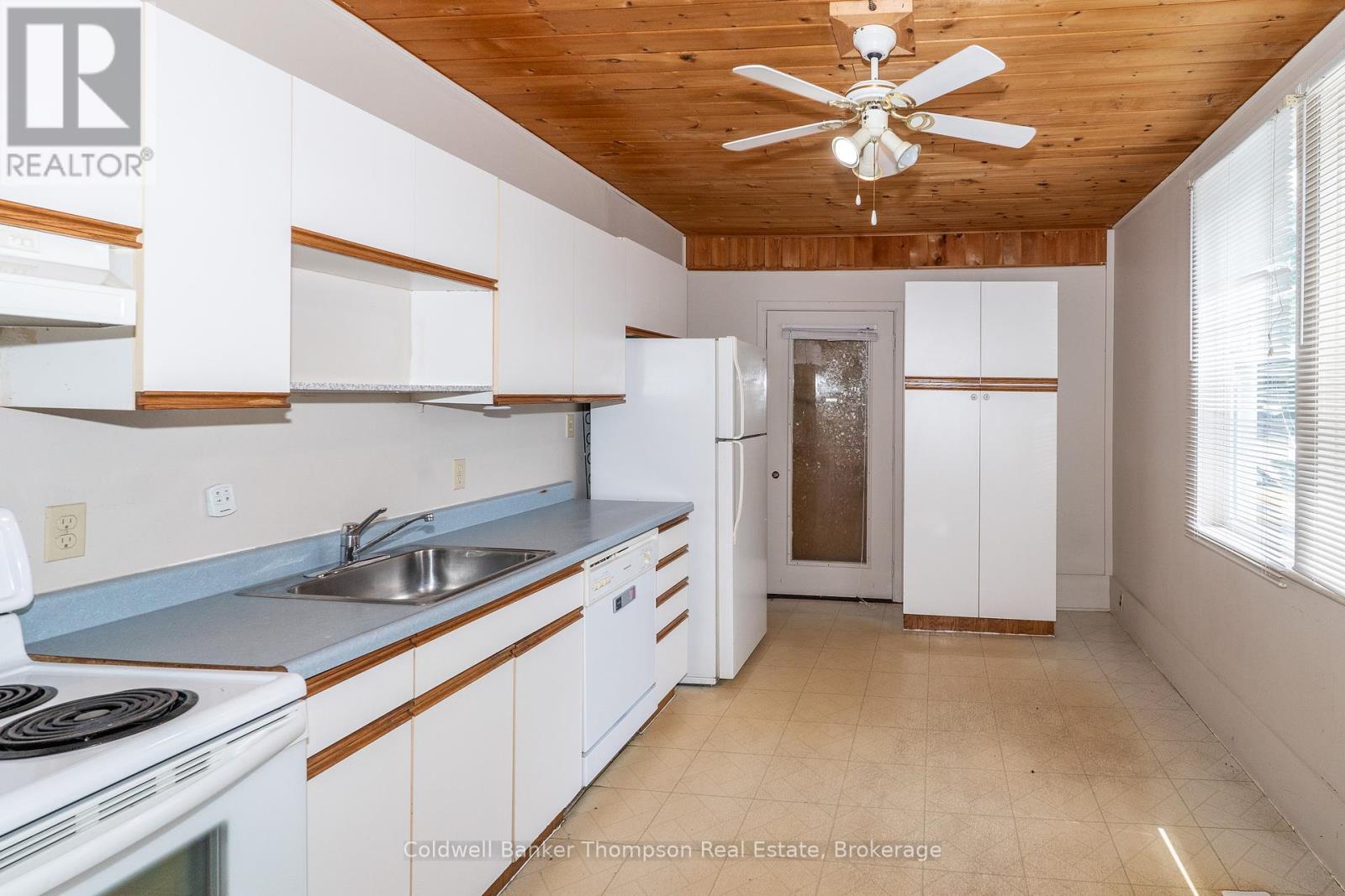 135 Ontario Street, Burk's Falls, Ontario  P0A 1C0 - Photo 6 - X12325248