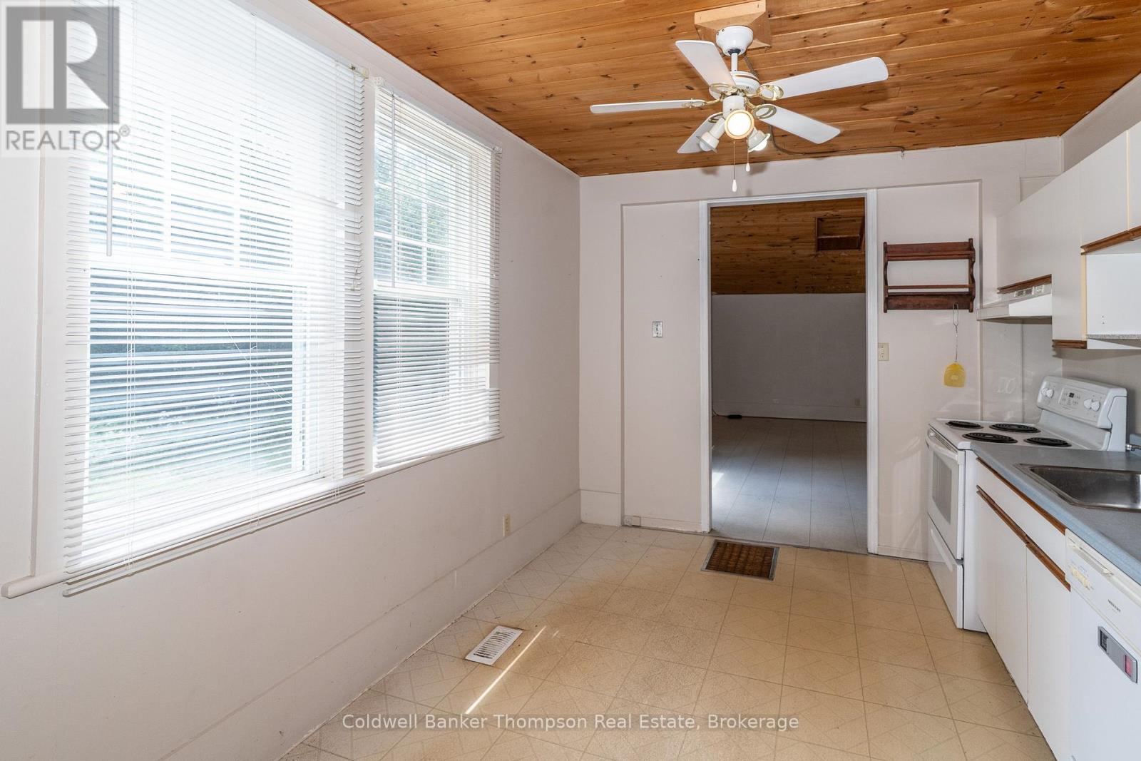 135 Ontario Street, Burk's Falls, Ontario  P0A 1C0 - Photo 8 - X12325248