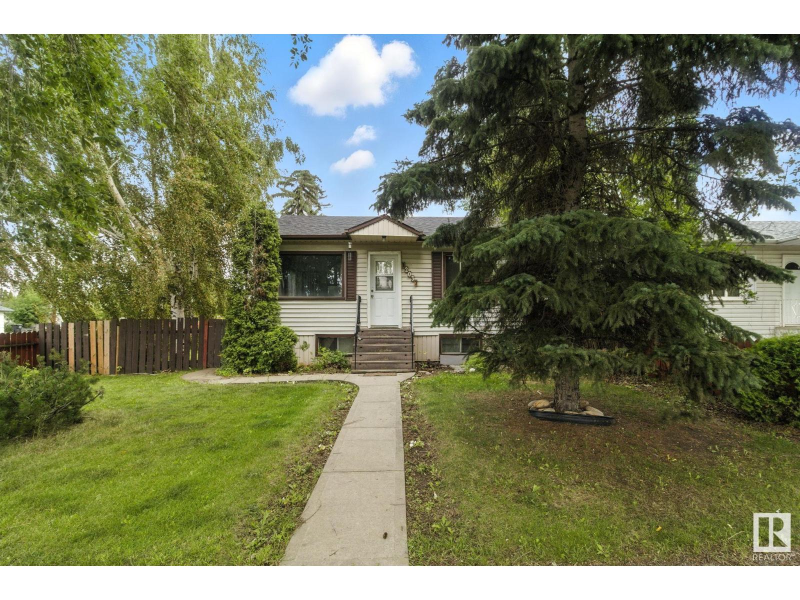 Property at 12037 38 ST NW NW image 3