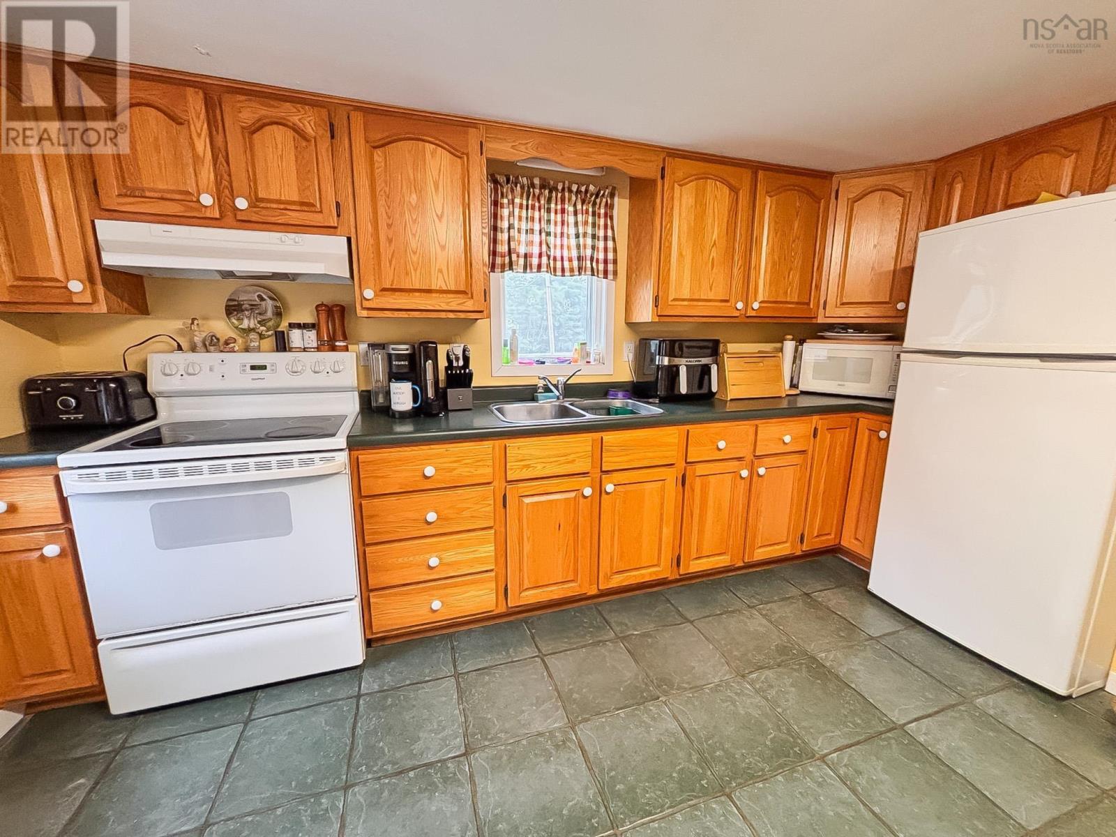 9 Bruhm Road, West Northfield, Nova Scotia  B4V 5E1 - Photo 5 - 202517032