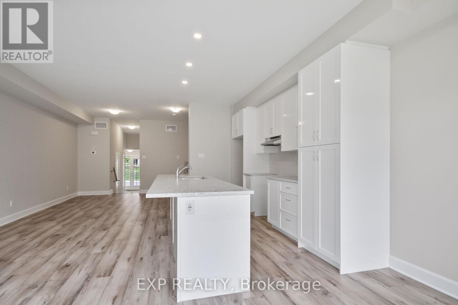 21 Cummings Avenue, Carleton Place, Ontario  K7C 0C4 - Photo 3 - X12325276