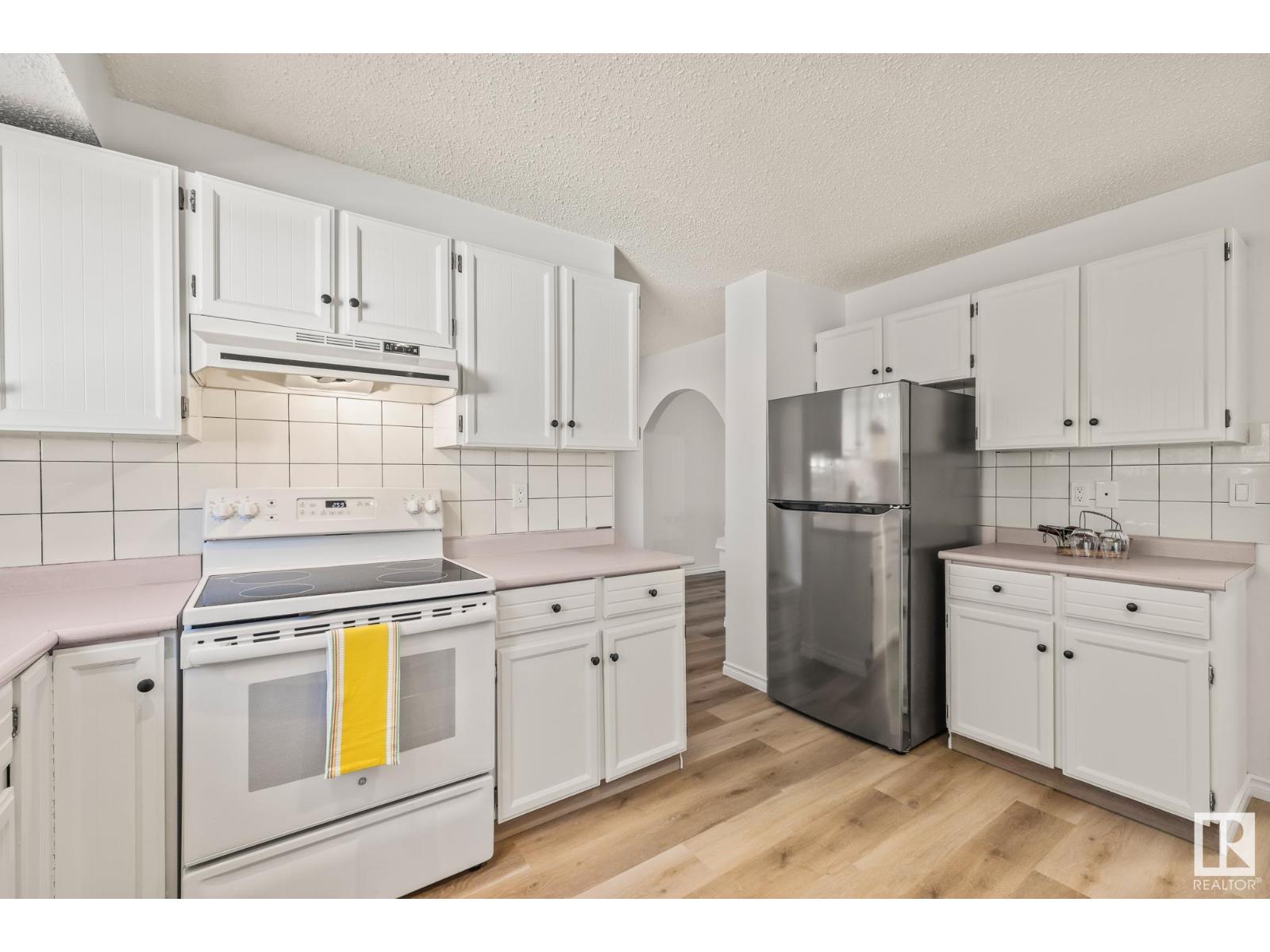 Property at 32 BUTTERFIELD CR image 4