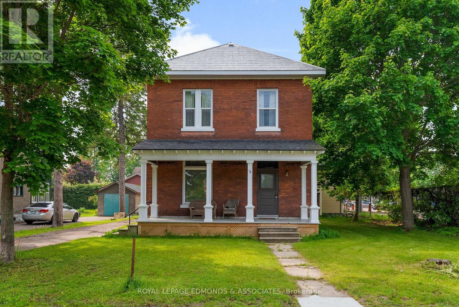 54 Isabella Street, Pembroke, Ontario  K8A 5S5 - Photo 3 - X12325324