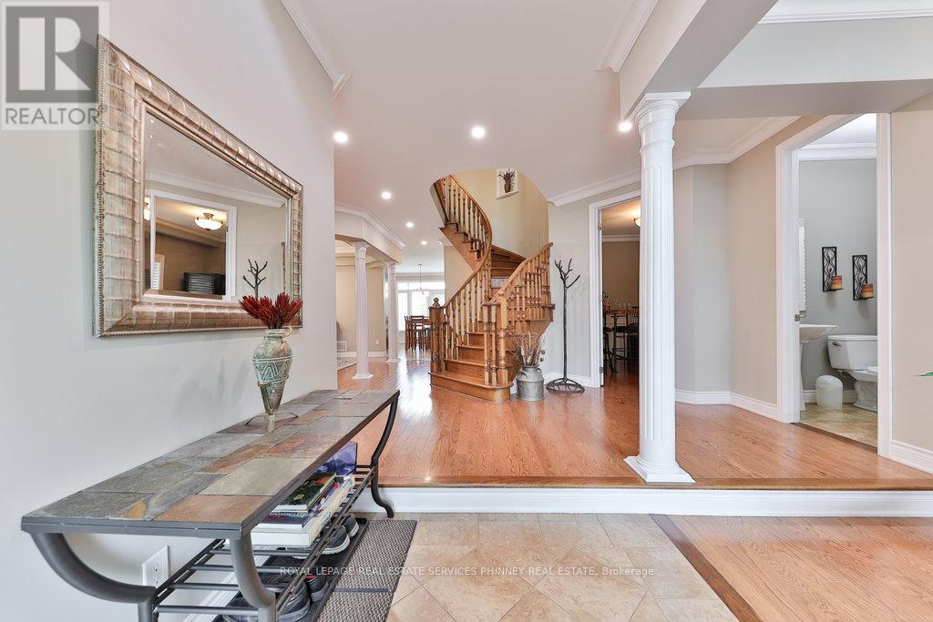 3260 Ribble Crescent, Oakville, Ontario  L6M 0B1 - Photo 2 - W12325170