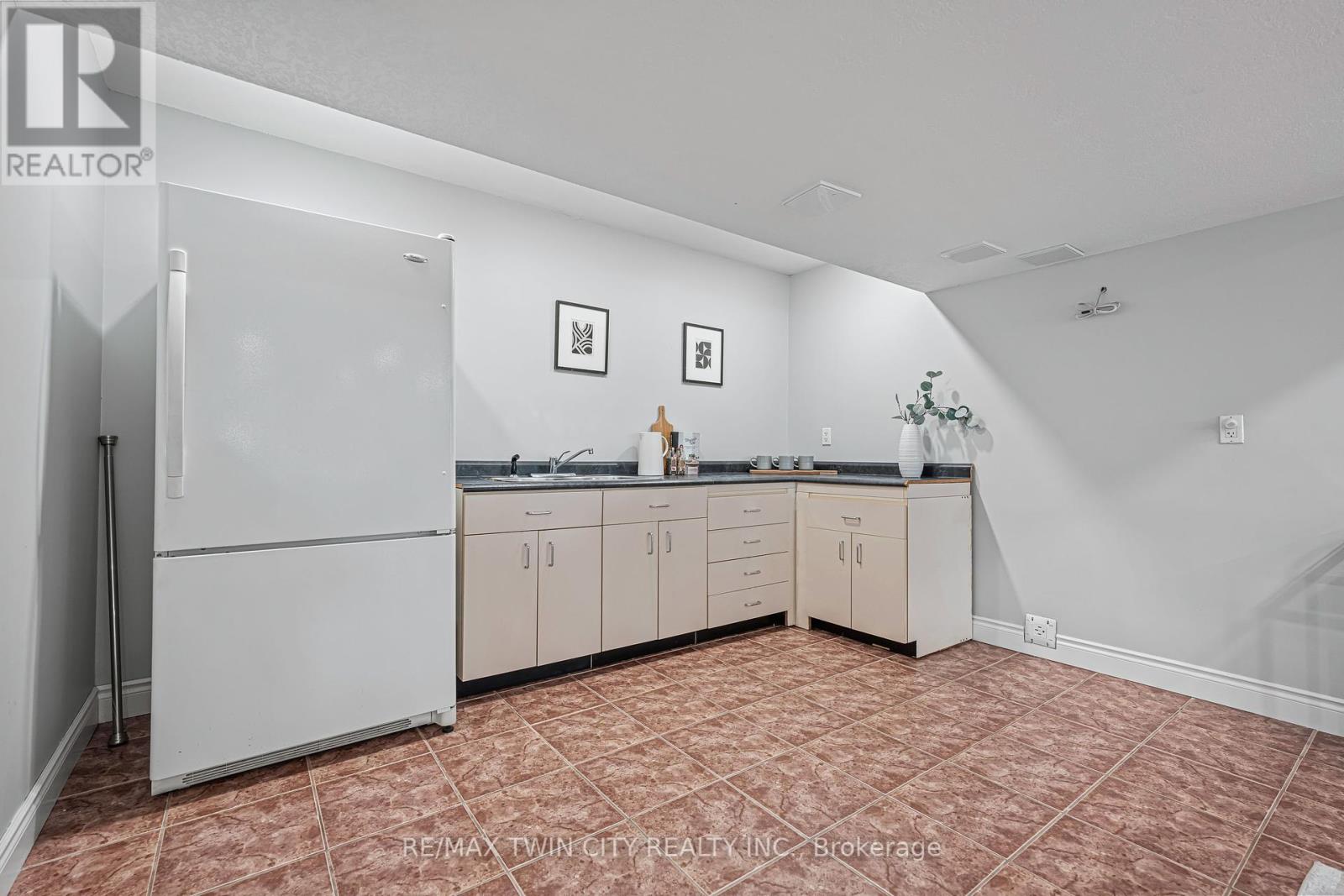 11 Milne Drive, Wilmot, Ontario  N0B 2H0 - Photo 36 - X12325189