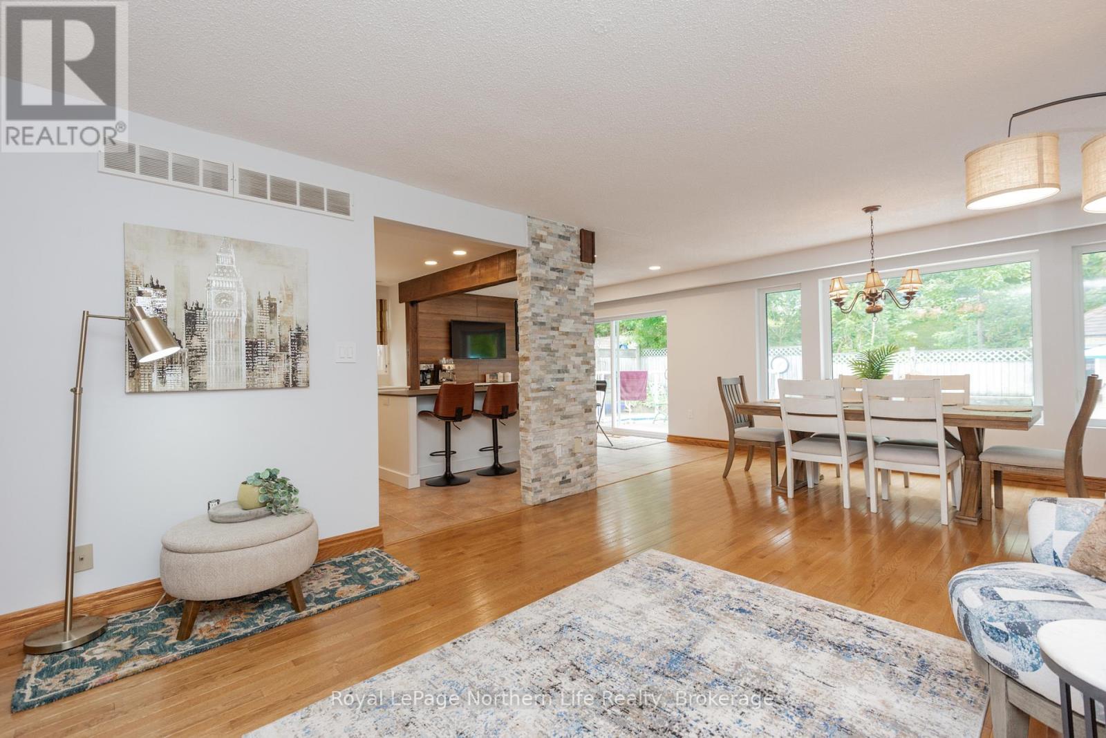 Property at 102 SABLE CRESCENT image 3