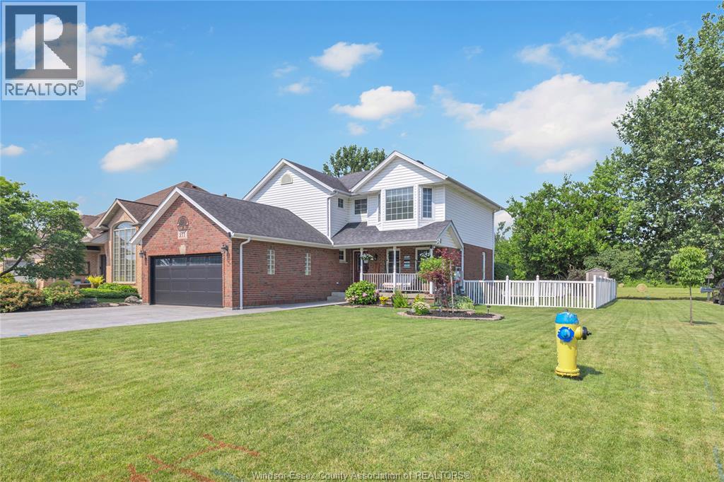 Property at 211 BAYBERRY image 2