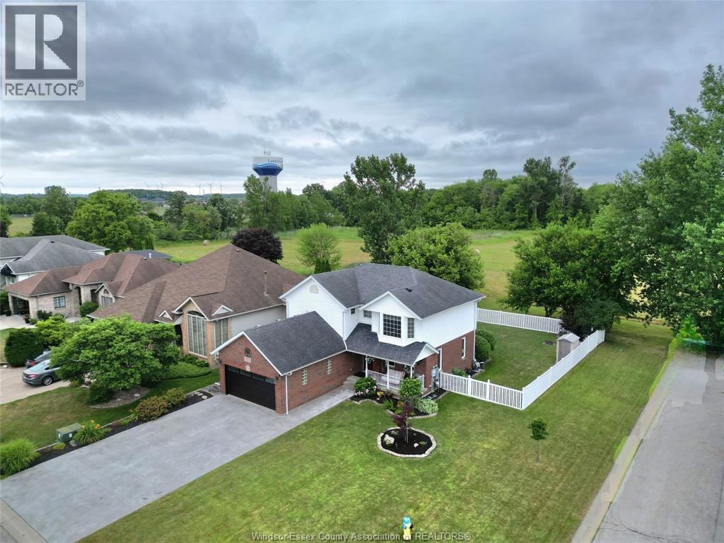 Property at 211 BAYBERRY image 3