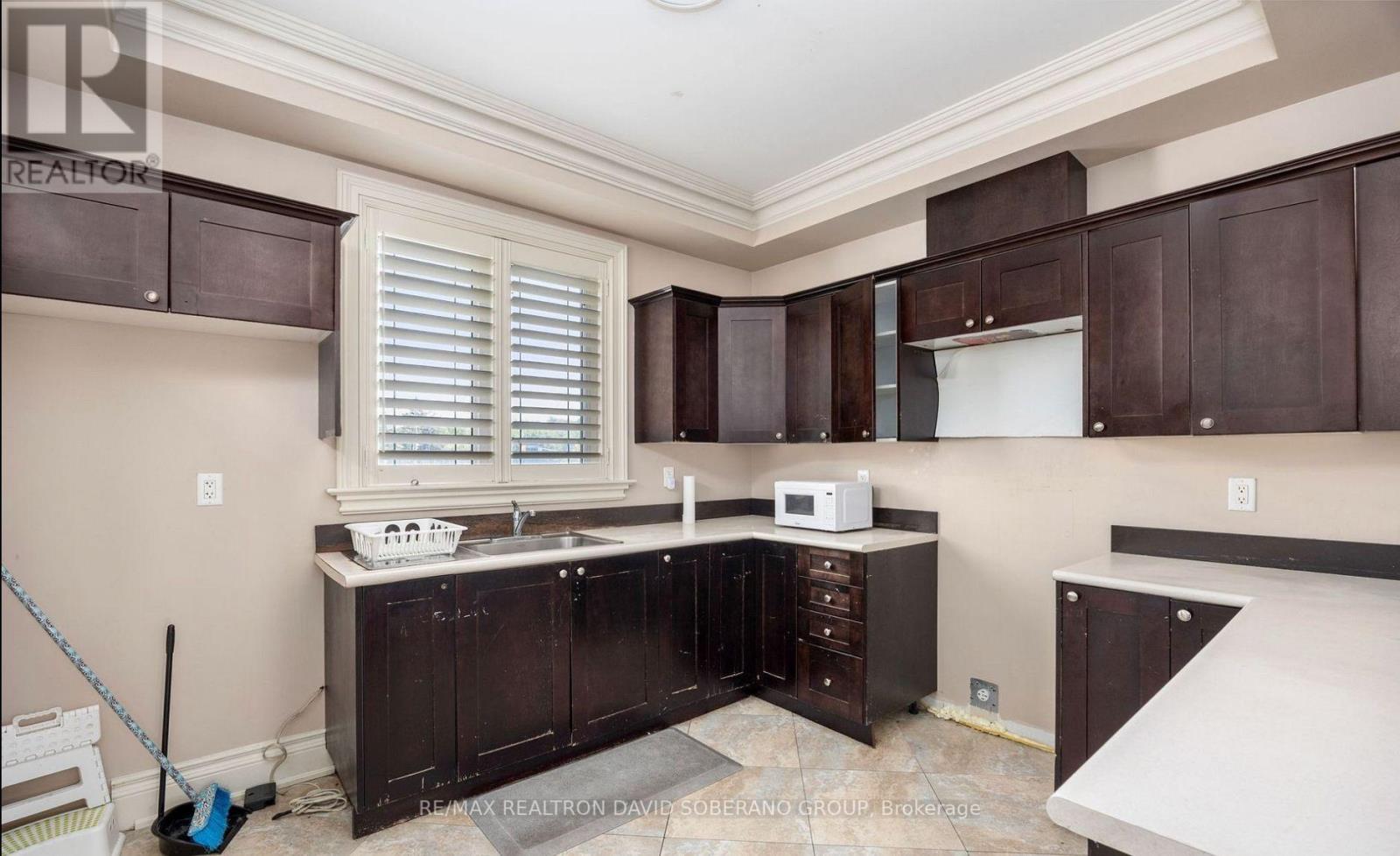 10 Bainbridge Avenue, Toronto, Ontario  M3H 2J7 - Photo 11 - C12325264