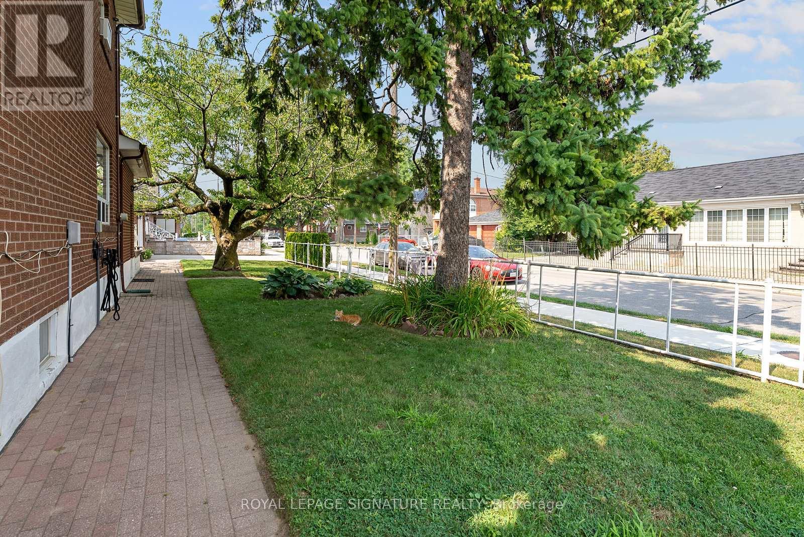 126 Harding Avenue, Toronto, Ontario  M6M 3A6 - Photo 47 - W12325293