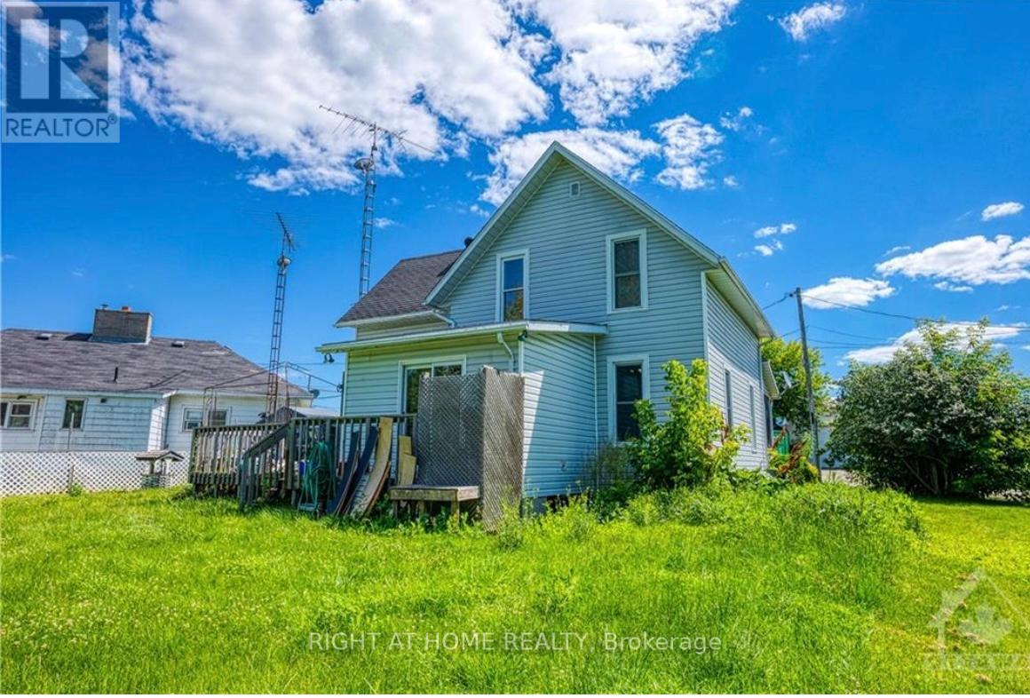 12 Circle Drive, Rideau Lakes, Ontario  K0G 1E0 - Photo 2 - X12325214