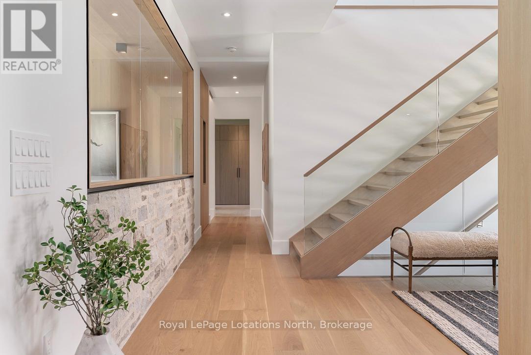 104 Maryward Crescent, Blue Mountains, Ontario  N0H 1J0 - Photo 4 - X12293188