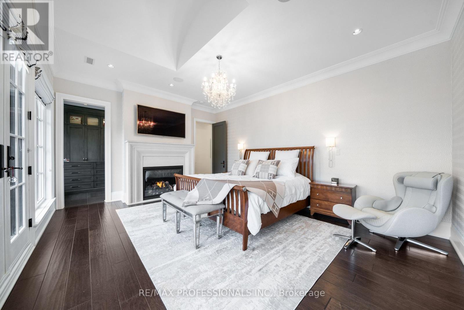 1285 Minaki Road, Mississauga, Ontario L5C 2X5 - Photo 18 - W12163134