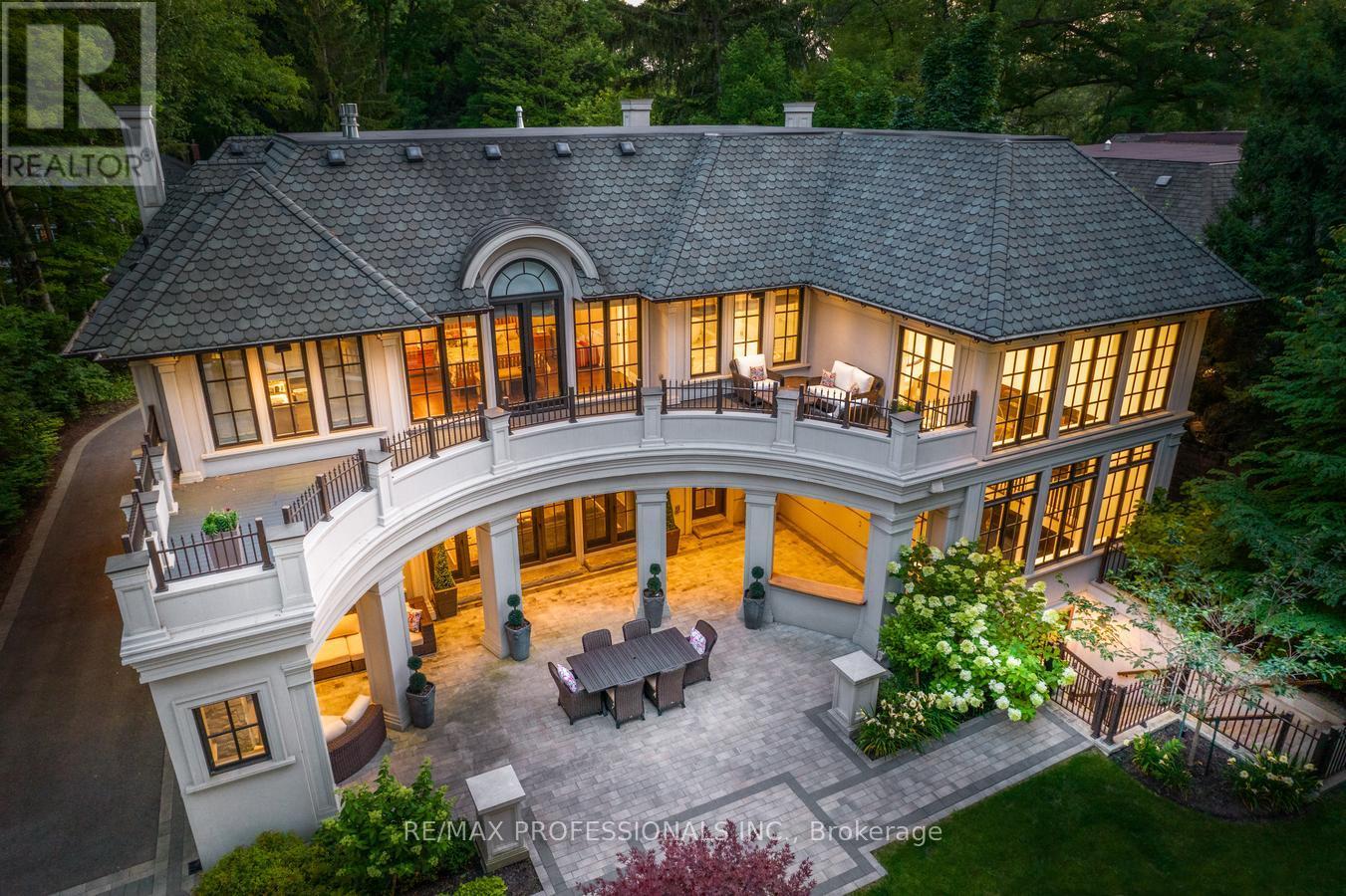 1285 Minaki Road, Mississauga, Ontario L5C 2X5 - Photo 2 - W12163134