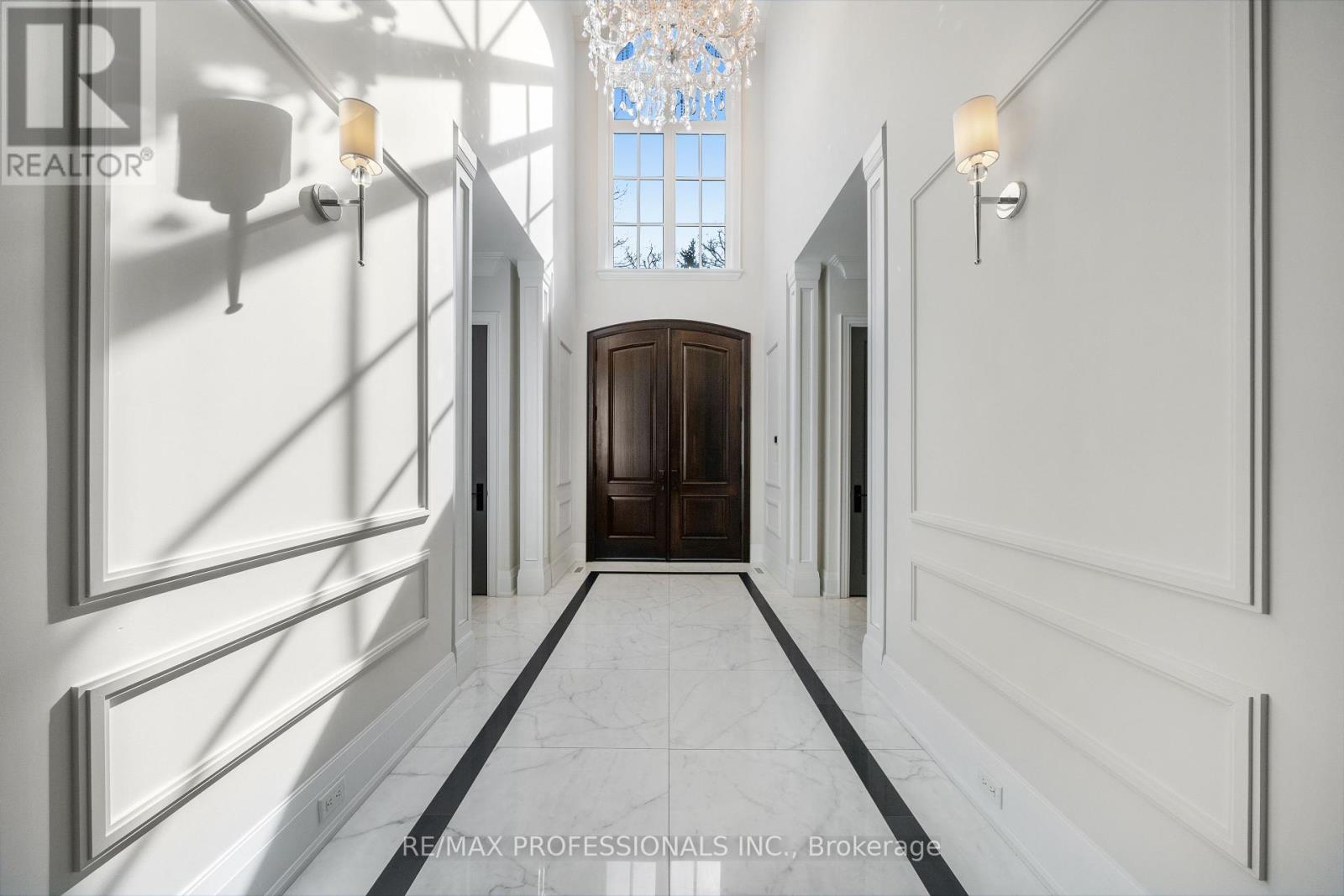 1285 Minaki Road, Mississauga, Ontario L5C 2X5 - Photo 5 - W12163134