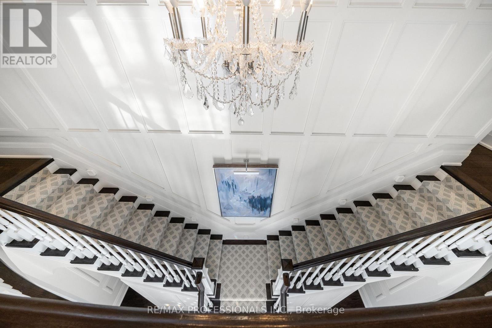 1285 Minaki Road, Mississauga, Ontario L5C 2X5 - Photo 17 - W12163134