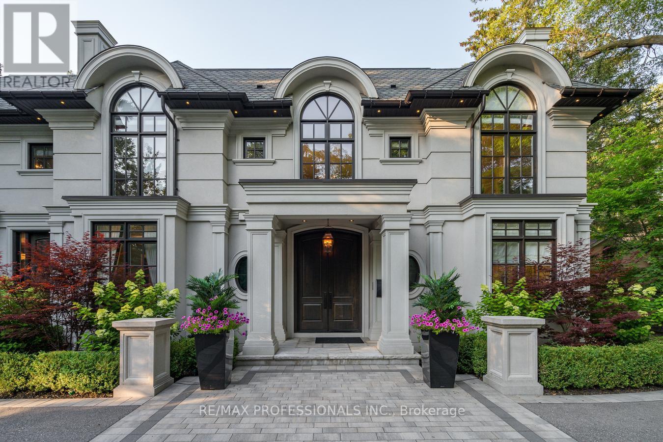 1285 Minaki Road, Mississauga, Ontario L5C 2X5 - Photo 3 - W12163134