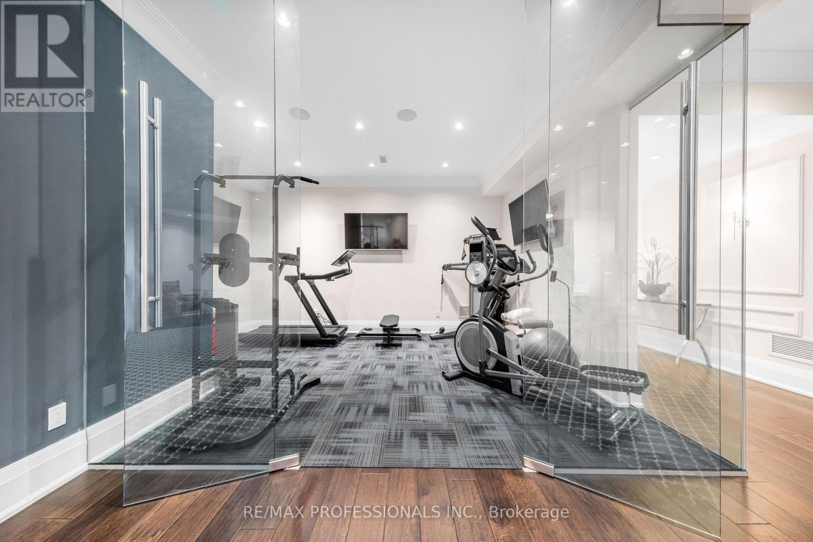 1285 Minaki Road, Mississauga, Ontario L5C 2X5 - Photo 27 - W12163134